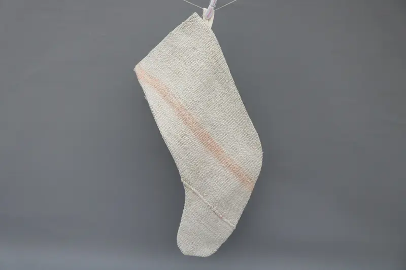 Medias navideñas beige con adornos blancos, medias festivas