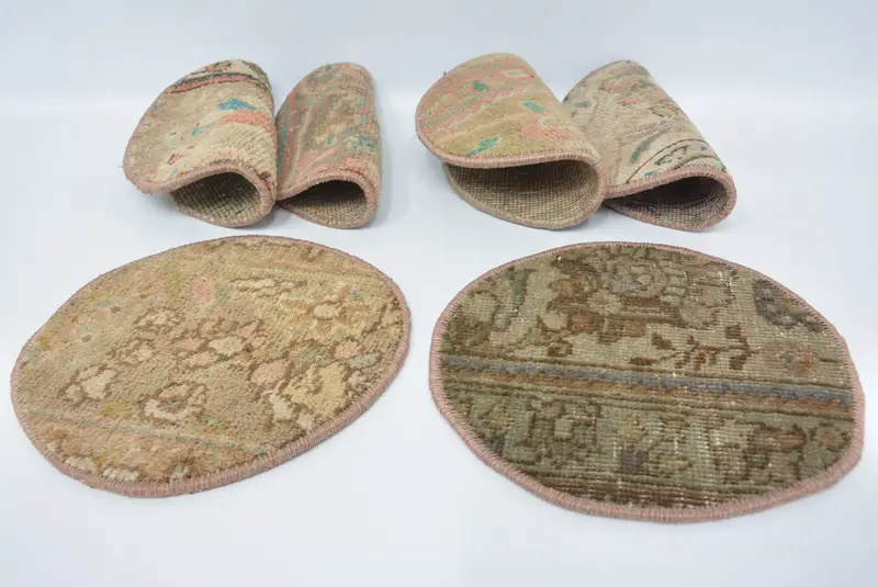 Manteles individuales marrones y rosas, decoración de mesa elegante