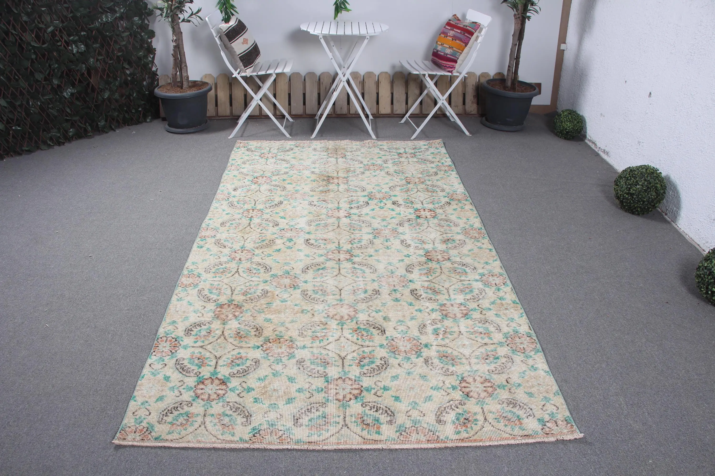 Türkischer Vintage-Teppich, Fläche 4,6 x 8,5 Fuß (140 x 259 cm), blauer abstrakter Wollteppich - 1