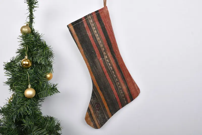 Media festiva con estampado de adornos navideños de 7 pulgadas, media acogedora con encanto navideño