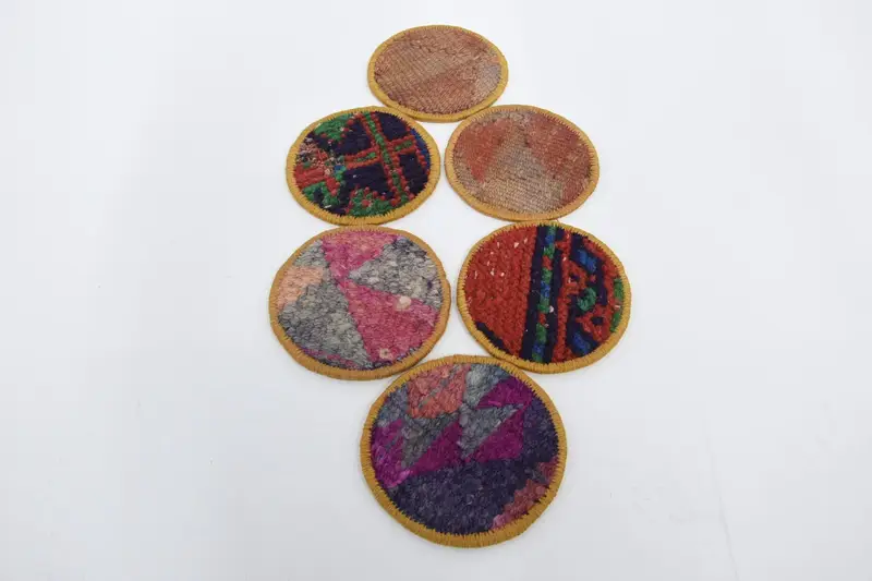 ボヘミアンラウンドコースター、トライバル柄の赤と茶色のコースター