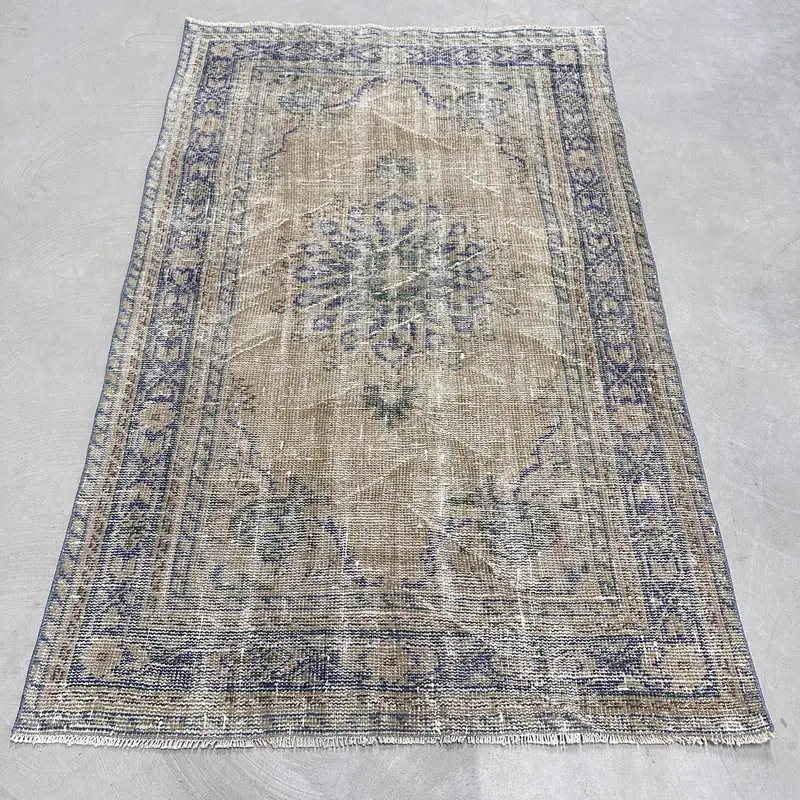 Türkischer Teppich, 4,1 x 6,5 Fuß großer Teppich, blaubrauner Oushak-Wollteppich - 1