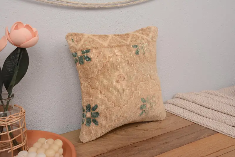 Beige & grün floral besticktes Wurfkissen, Vintage Kissen