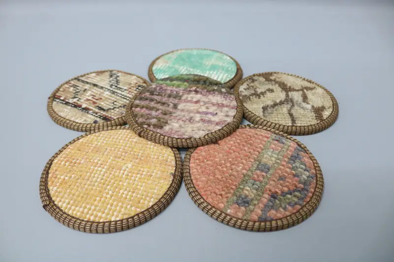 Böhmischer runder Untersetzer, brauner und roter einzigartiger Untersetzer