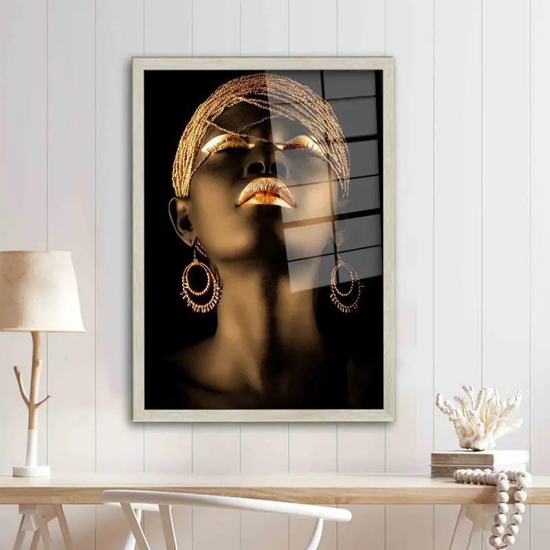 Elegant Gold Lip Printed Glass: Trendy African Woman Design