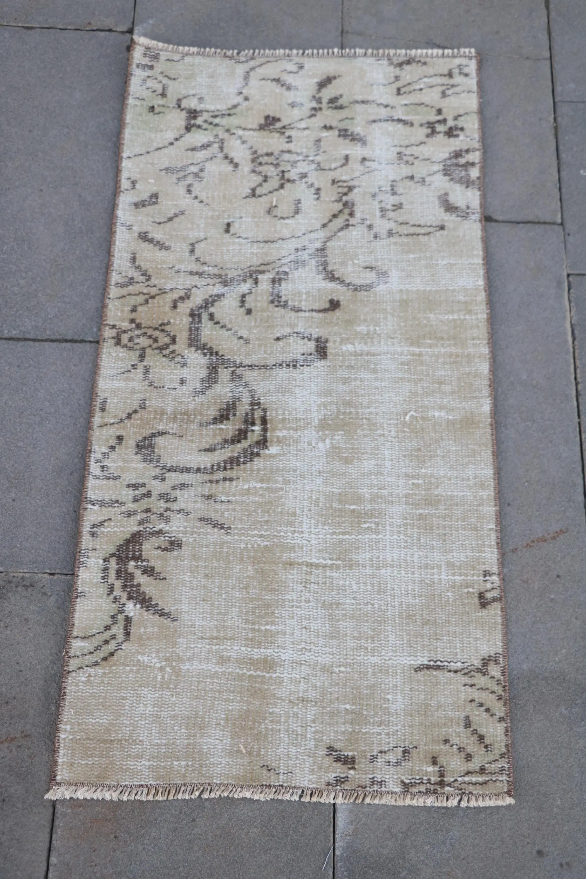 Vintage Rug, Small 1.6x3.3 ft Turkish Rug, Beige Ombré Wool Rug - 1