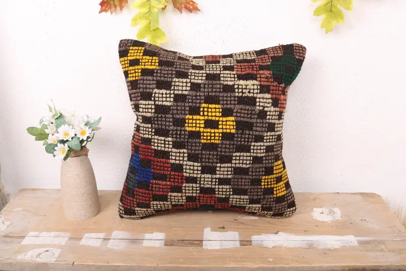 Gri & Sarı Nakışlı Kırlent, Çok Yönlü 14x14 Dekoratif Yastık