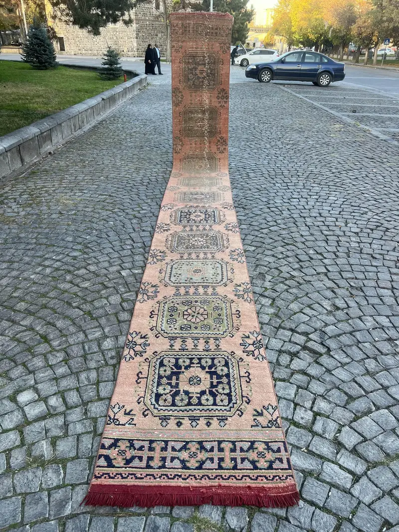 Elegant White & Purple Rug, 2,46x20,9 ft Botanical Design