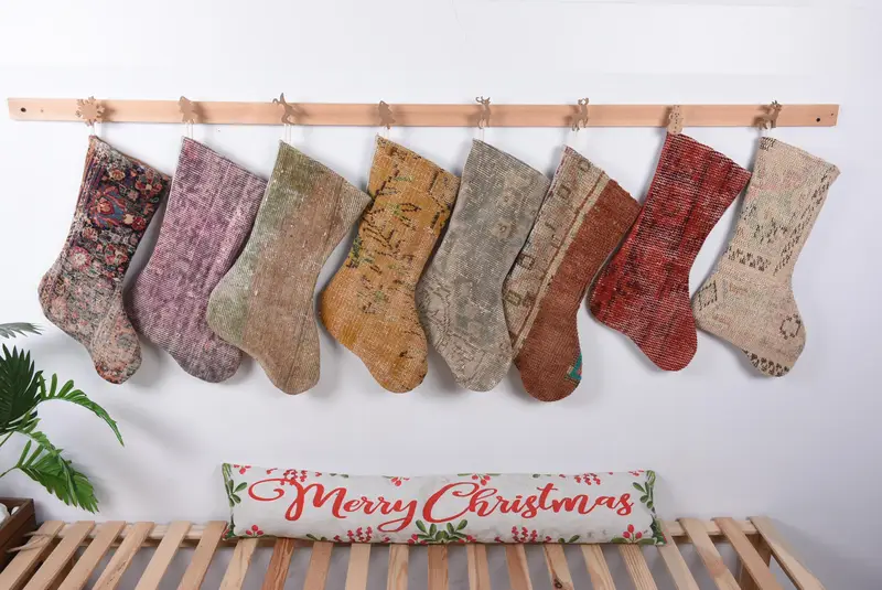 Şenlikli Noel Süsleri Deseni, 7 İnç Tatil Çorabı