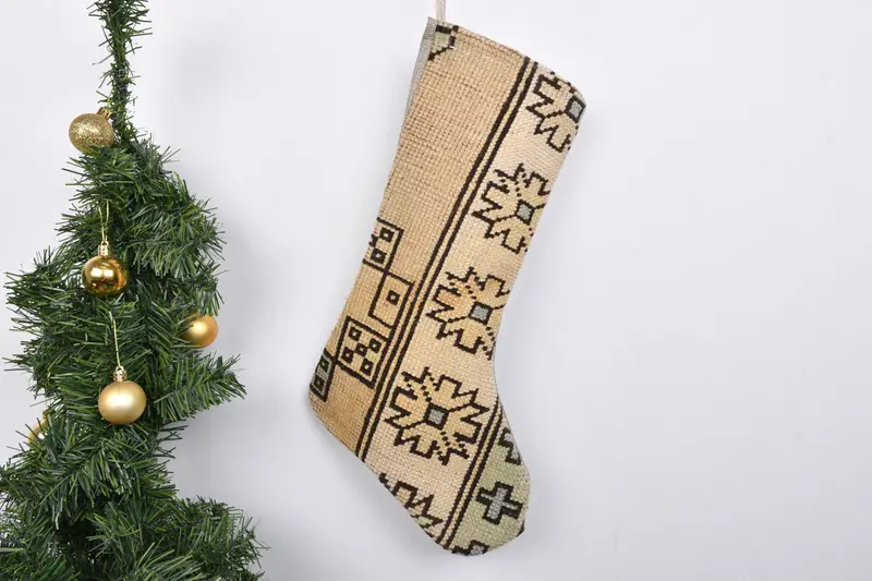 Şenlikli Noel Süsleri Deseni, 7 İnç Geniş Tatil Çorabı