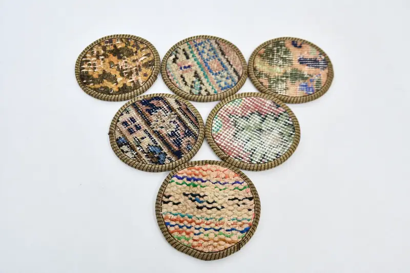 ブルーとベージュのトライバルコースターセット、ユニークなラグコースター