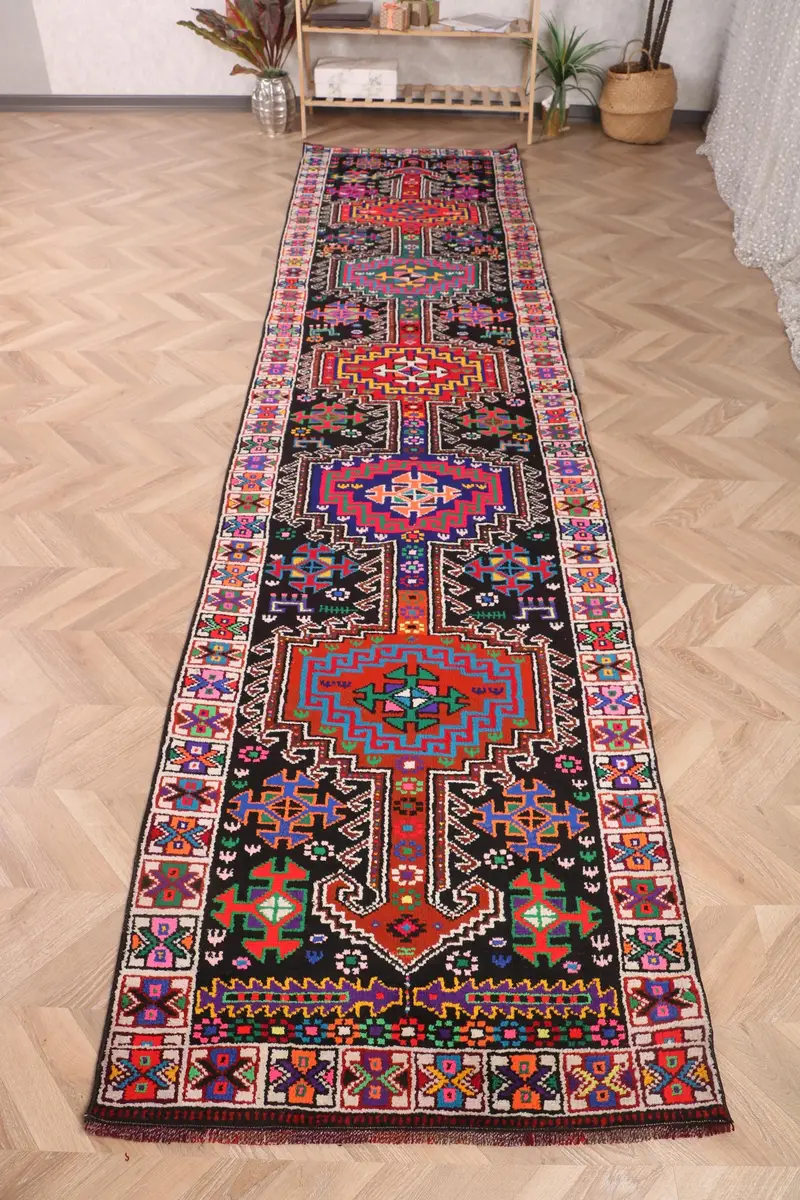 Türk Vintage Halısı 2.8x12.9 ft (86x393 cm), Herki Siyah Yün Halı - 1