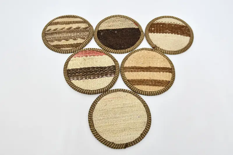 Bej ve Kahverengi Çizgili Bardak Altlıkları, Benzersiz Kilim Bardak Altlıkları
