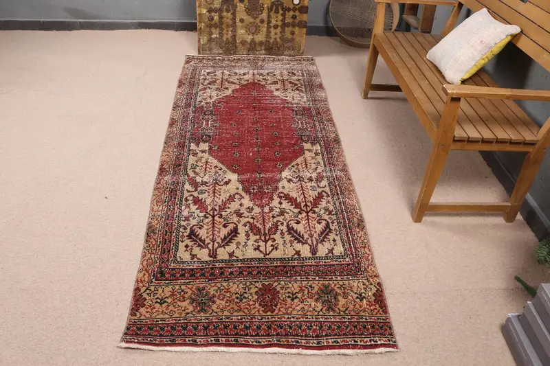 Zarif Bej ve Kırmızı İkat Halı, 3x8,1 ft Şık Dekor