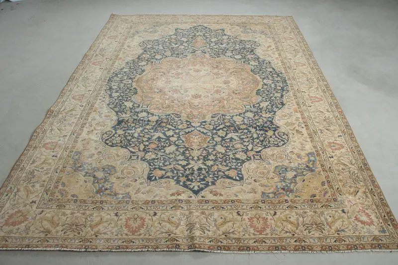 Elegant Beige & Blue Rug, 6,7x9,1 ft Striped Design