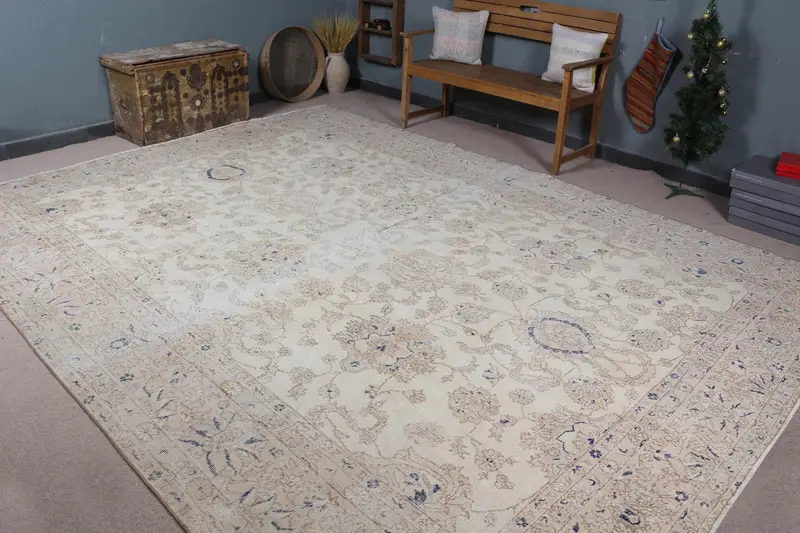 Eleganter Teppich in Beige und Braun, 9,2 x 11,9 Fuß mit Tiermuster