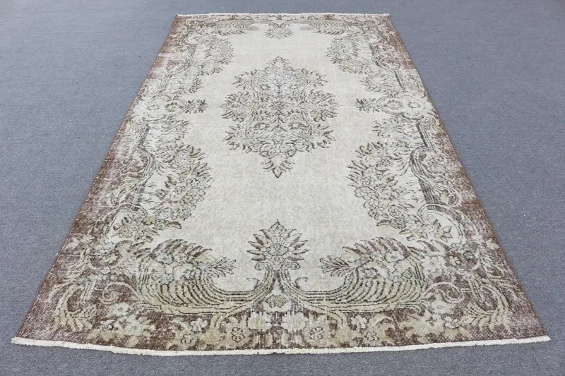 Eleganter beigefarbener Orientteppich, 9,4 x 9,38 Fuß, Beige und Braun