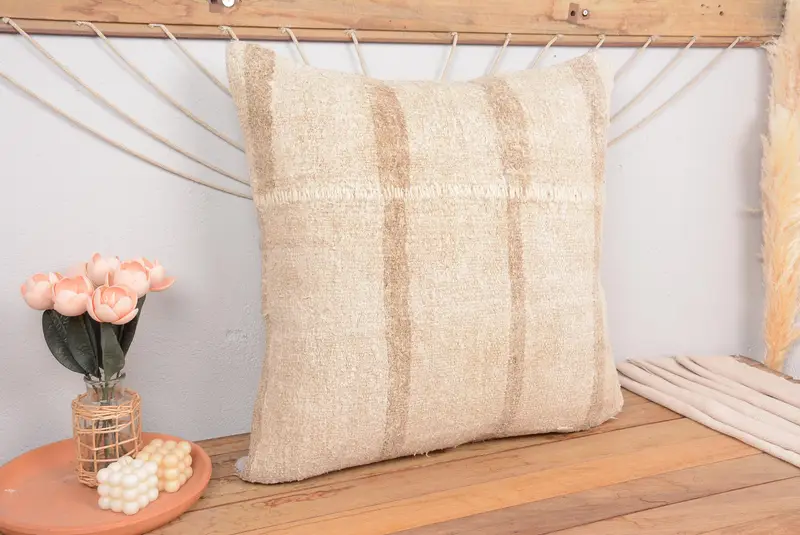 Beige & braun gestreiftes Wurfkissen, Vintage besticktes Kissen
