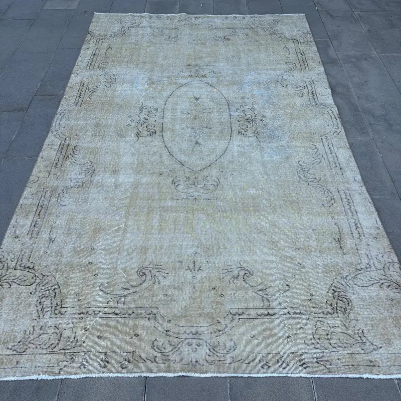 Beige Southwestern Rug, 5.9x10 ft Elegant Home Decor