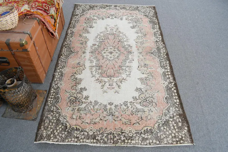 Orange-brauner Karoteppich, 3,8 x 6,5 Fuß, elegantes Dekor