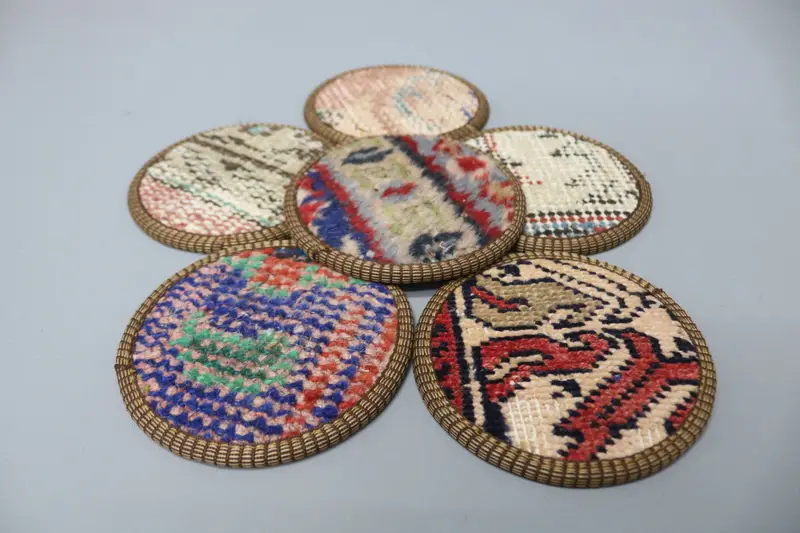 Posavasos redondo bohemio azul y rojo, duradero y elegante.