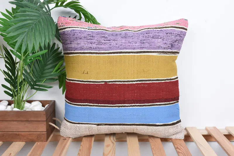 Rot-grün gestreiftes Kissen, Vintage besticktes Kissen