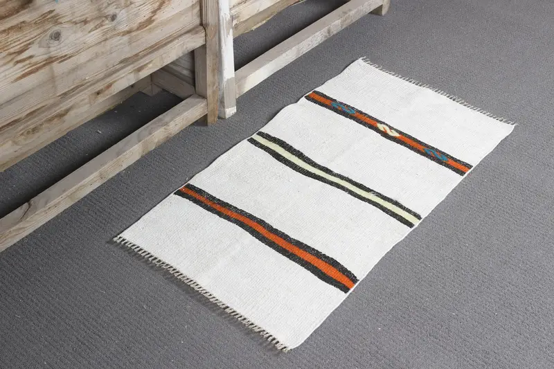 Alfombra turca pequeña, alfombra vintage de 1,7x3,1 pies, alfombra de lana Kilim blanca - 1
