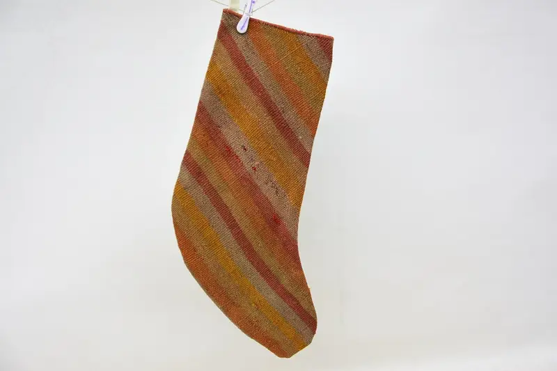 Şenlikli Turuncu ve Kırmızı Noel Çorabı, Rahat Tatil Dekoru