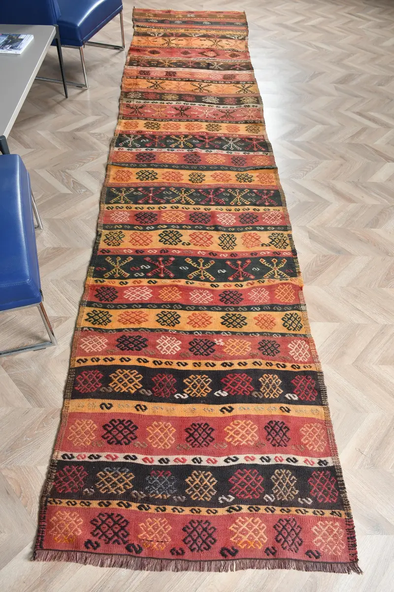 レッド&ブラック ラグ 3x13.9フィート ボタニカルデザイン