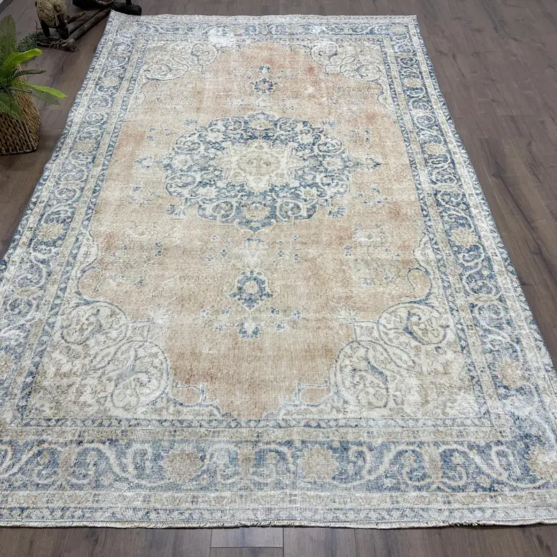 6.5x11フィートのオレンジイカットラグ、鮮やかなブルーのアクセント