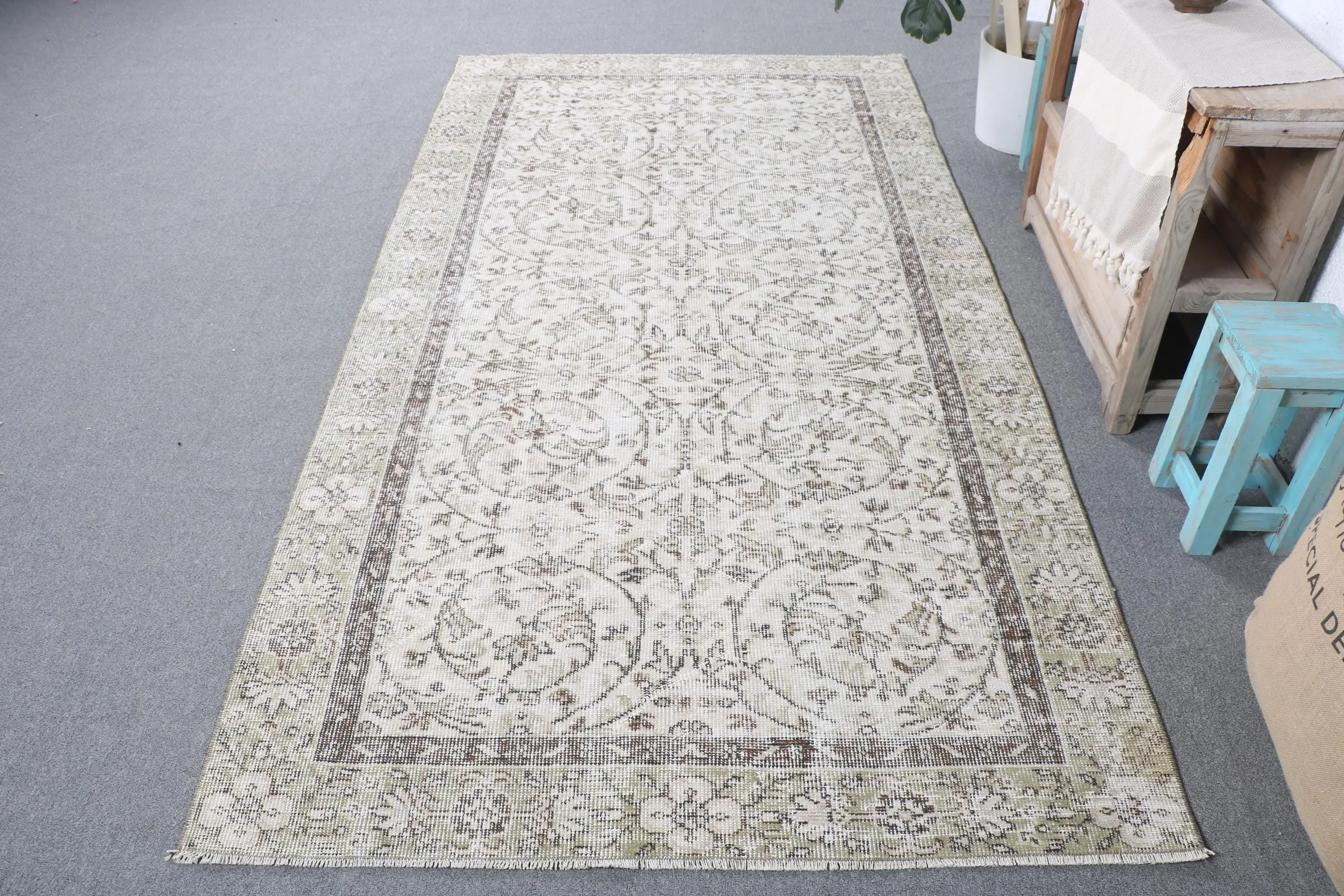 4.4x8.4 ft Turkish Rug, White Floral Vintage Wool Rug - 1
