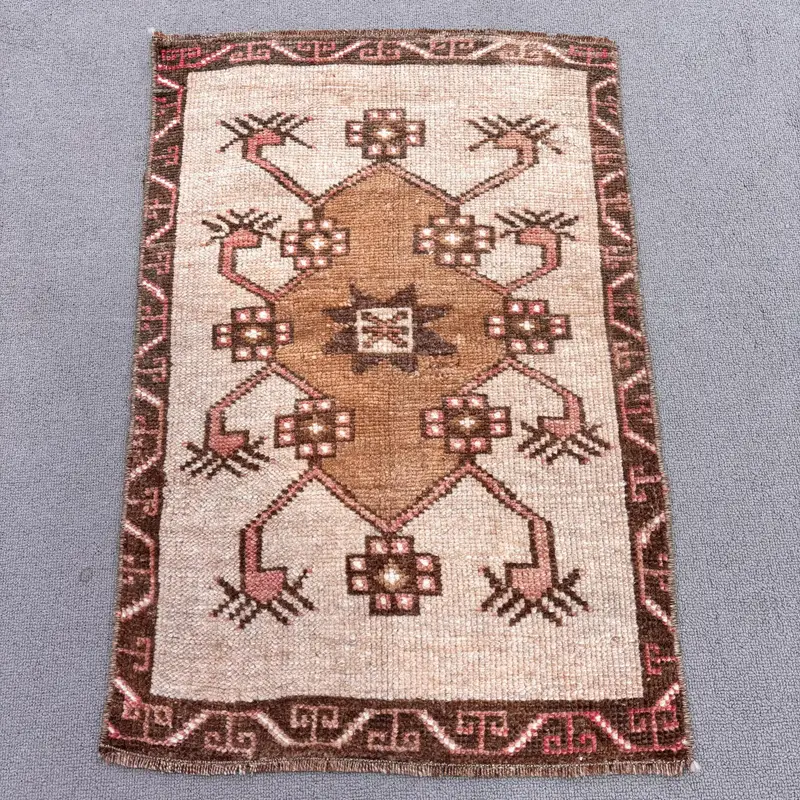 ベージュ & ブラウンの幾何学模様のラグ、0.1x2.5 フィートのシックな装飾