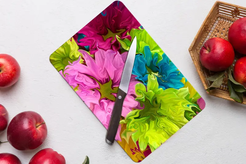 強化安全設計のモダンなカラフルなガラスまな板