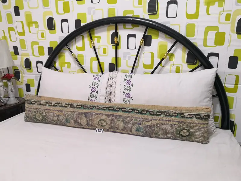 El Yapımı İşlemeli Yün Kırlent, Geometrik Vintage Tasarım