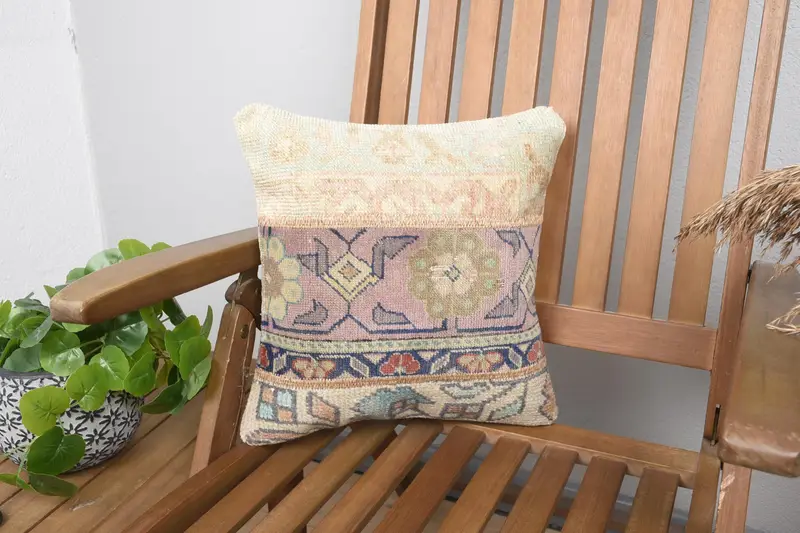 Beige & Lila besticktes Wurfkissen, 14x14 Vintage Kissen