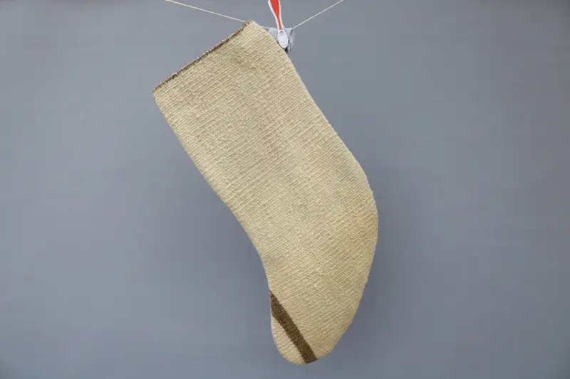 Bej ve Kahverengi Noel Süsleri Çorabı, Şenlikli Tatil Dekoru