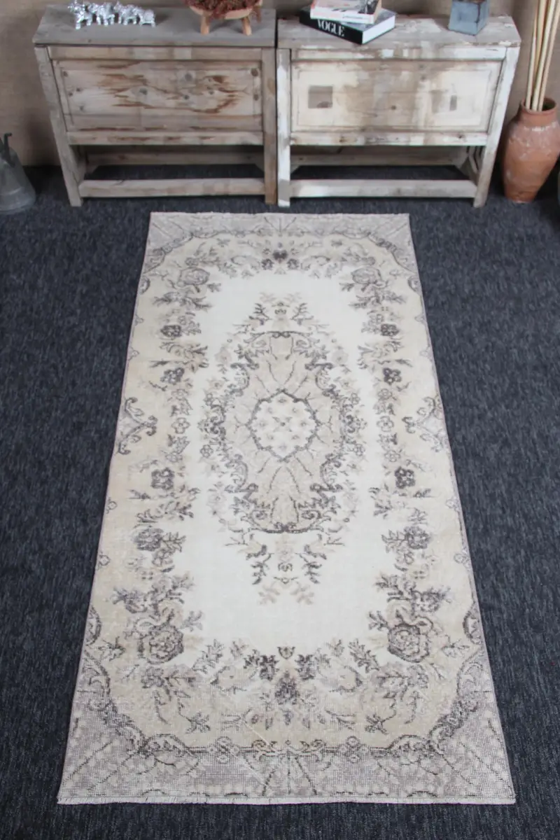 Turkish Small Rug 3.2x6.9 ft, Beige Geometric Vintage Wool Rug - 1