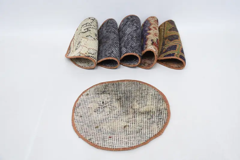 Böhmisches Tischset in Rot und Schwarz, 63,5 cm großes Tischset im böhmischen Stil