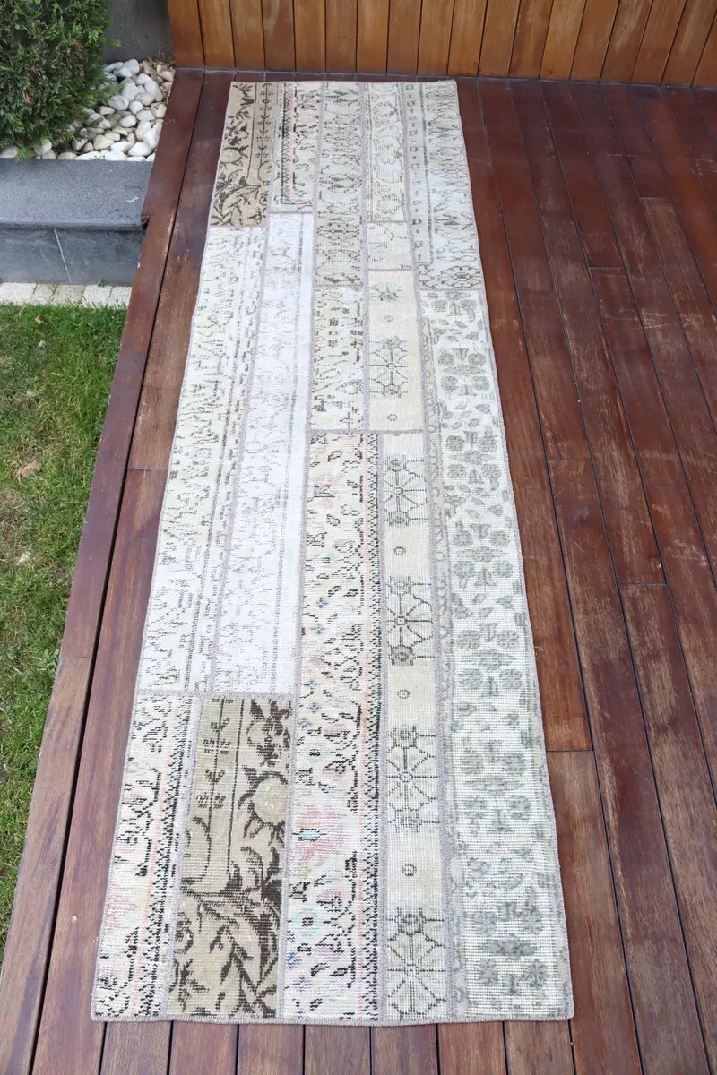Alfombra Ikat hecha a mano en color beige y verde, 60 x 250 cm