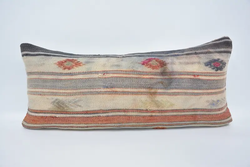 Handgefertigtes Kissen aus Hanf und Wolle, besticktes Karomuster-Kissen