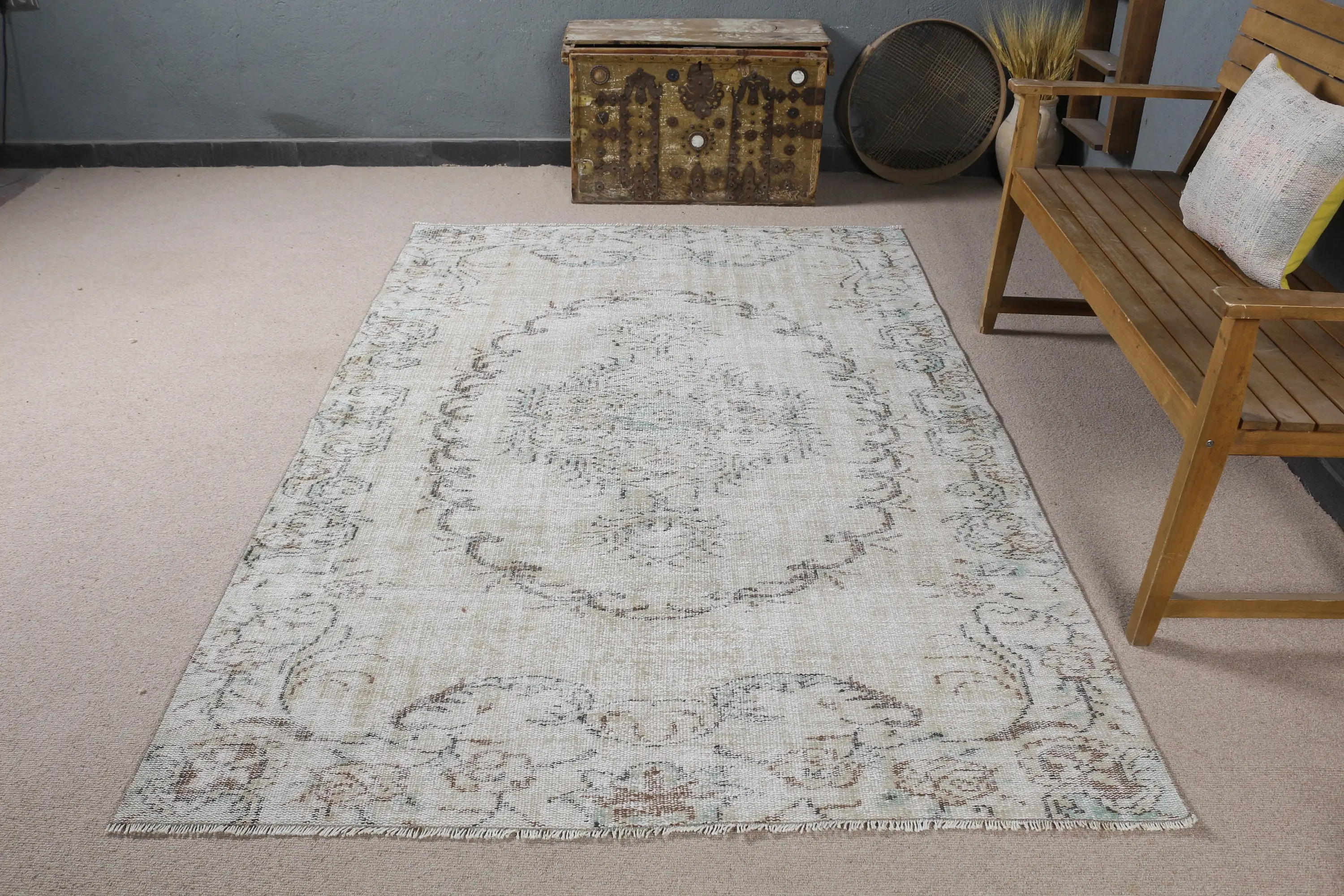 Türk Alan Halısı 5.1x7.6 ft, Beyaz Patchwork Vintage Yün Halı - 1