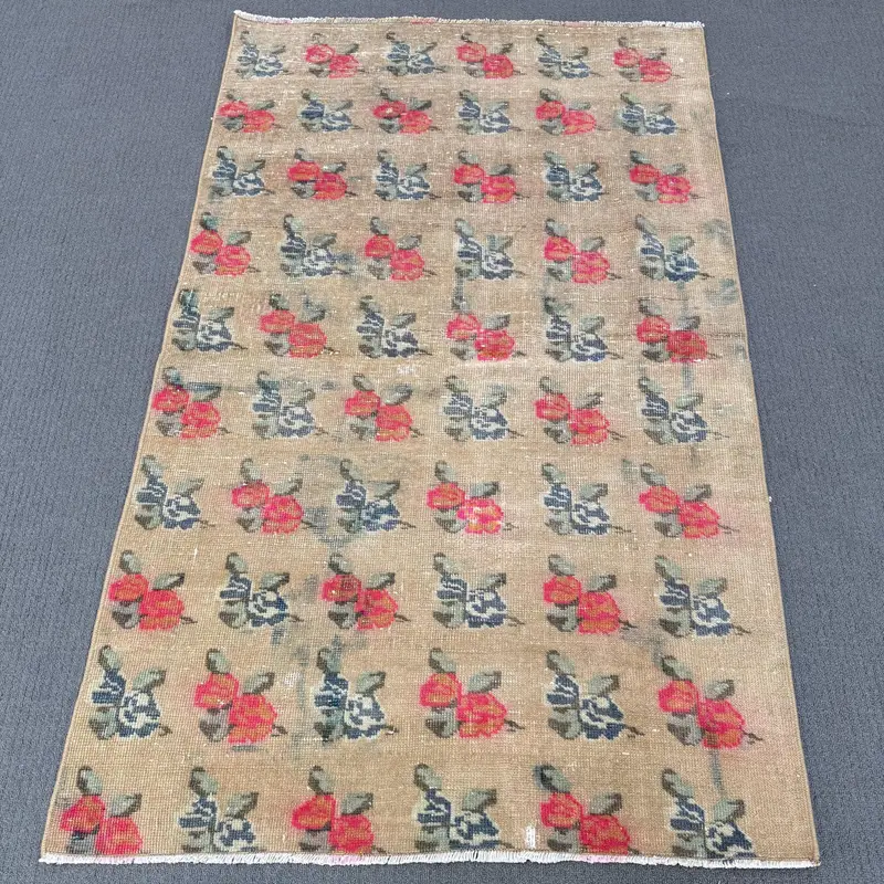 3.1x5 フィート ブラウン イカット ラグ、ピンクのアクセント