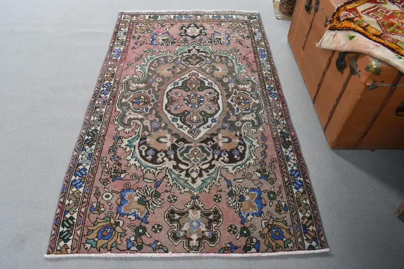 Türkischer Akzentteppich 3,5 x 6 Fuß, rot gestreifter Vintage-Wollteppich - 1