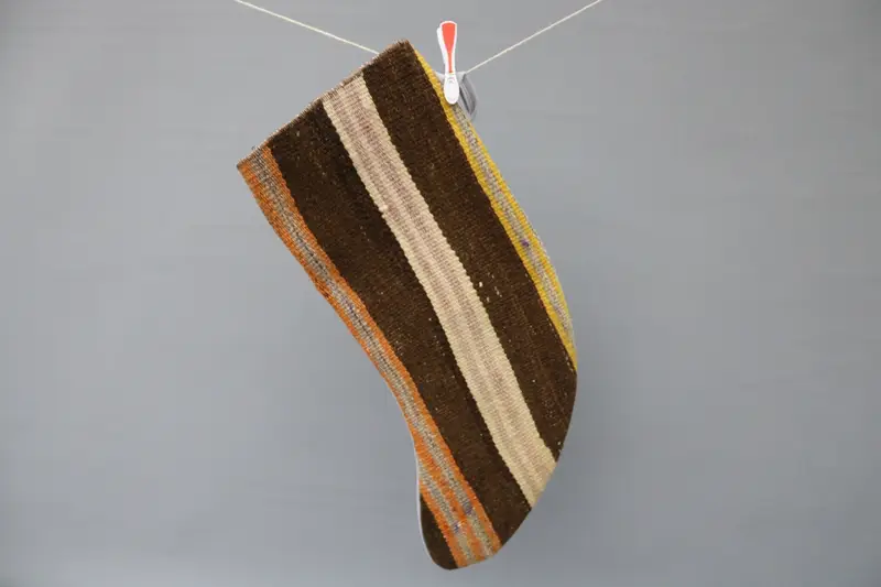 Zarif Bej ve Kahverengi Noel Çorabı, Şenlikli Tatil Dekoru