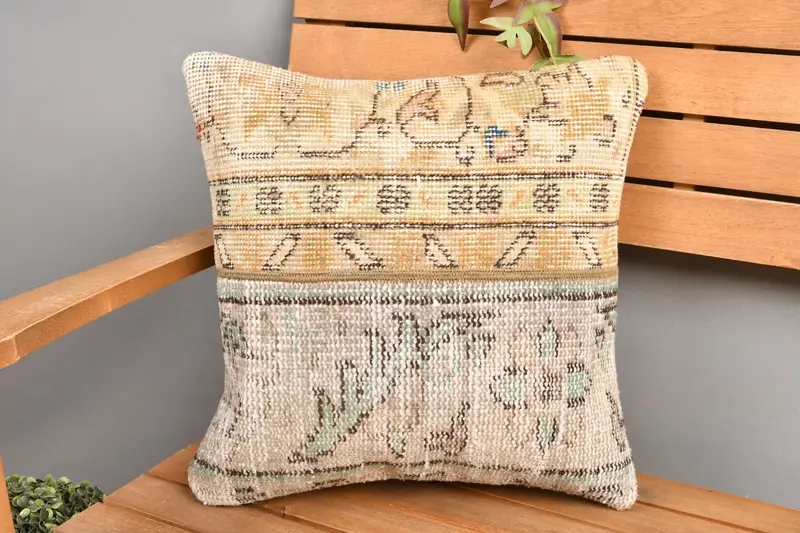 Graues und beiges Patchwork-Wurfkissen, besticktes Vintage-Kissen