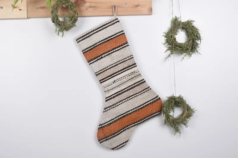 Festliches Weihnachtsornamentmuster, 19 Zoll breiter Weihnachtsstrumpf