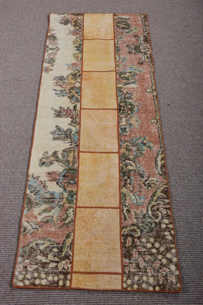 イエローフローラルラグ、2.3x6フィートの鮮やかな装飾