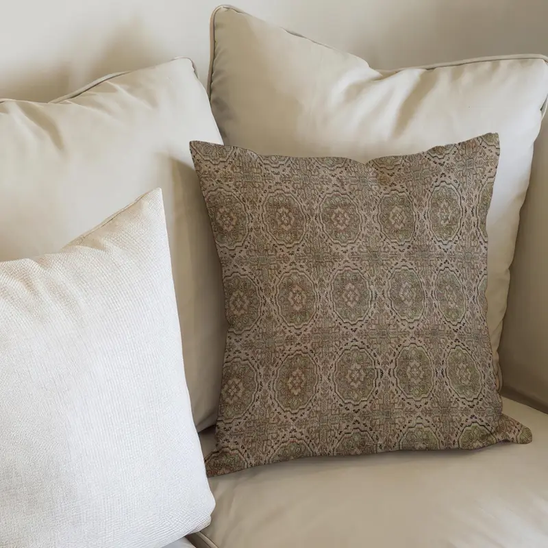 Braunes Baumwollkissen mit antikem Kunstdekordruck