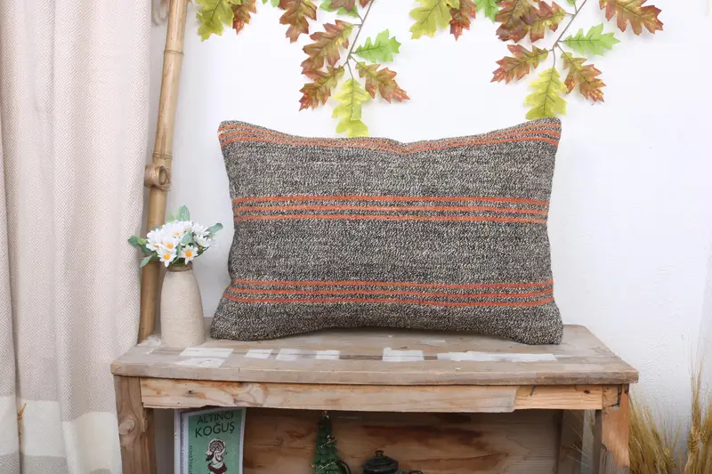 Braun-rot gestreiftes Kissen, besticktes Wurfkissen für Sofa