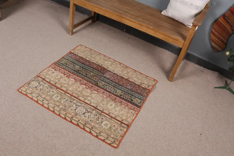 Lebendiger marokkanischer Teppich, 2,8 x 2,9 Fuß in Orange und Grün